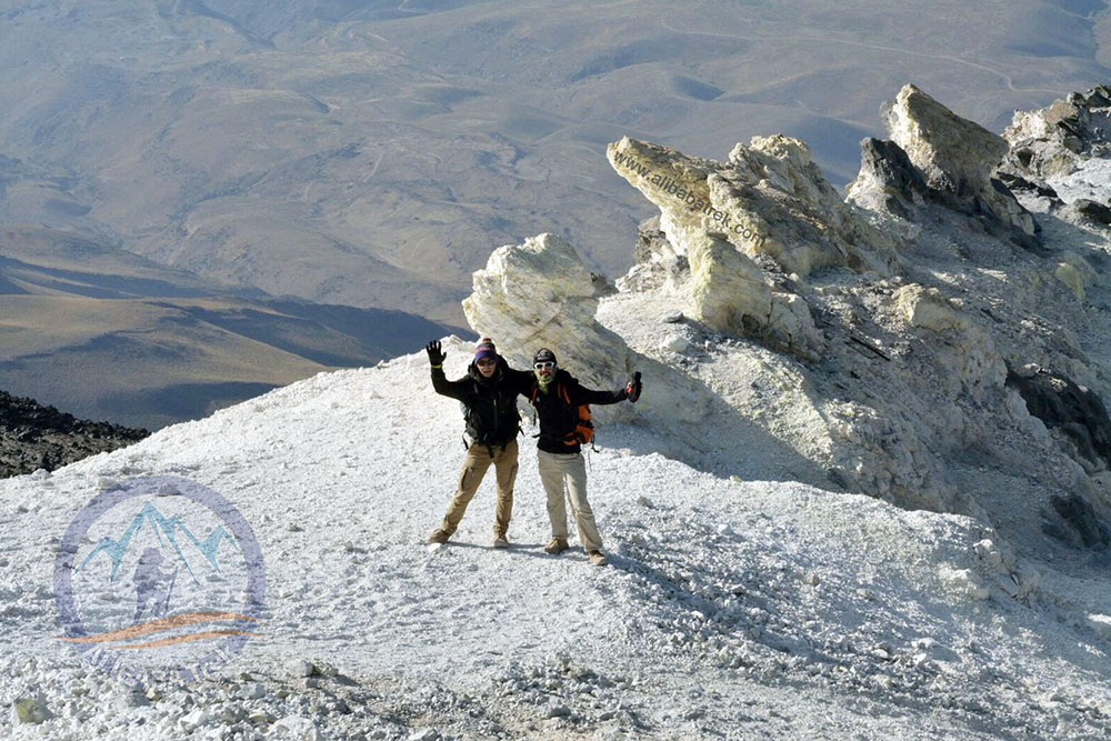 Damavand tour: Sulfur Hill at 5300 m on the way to Damavand Summit