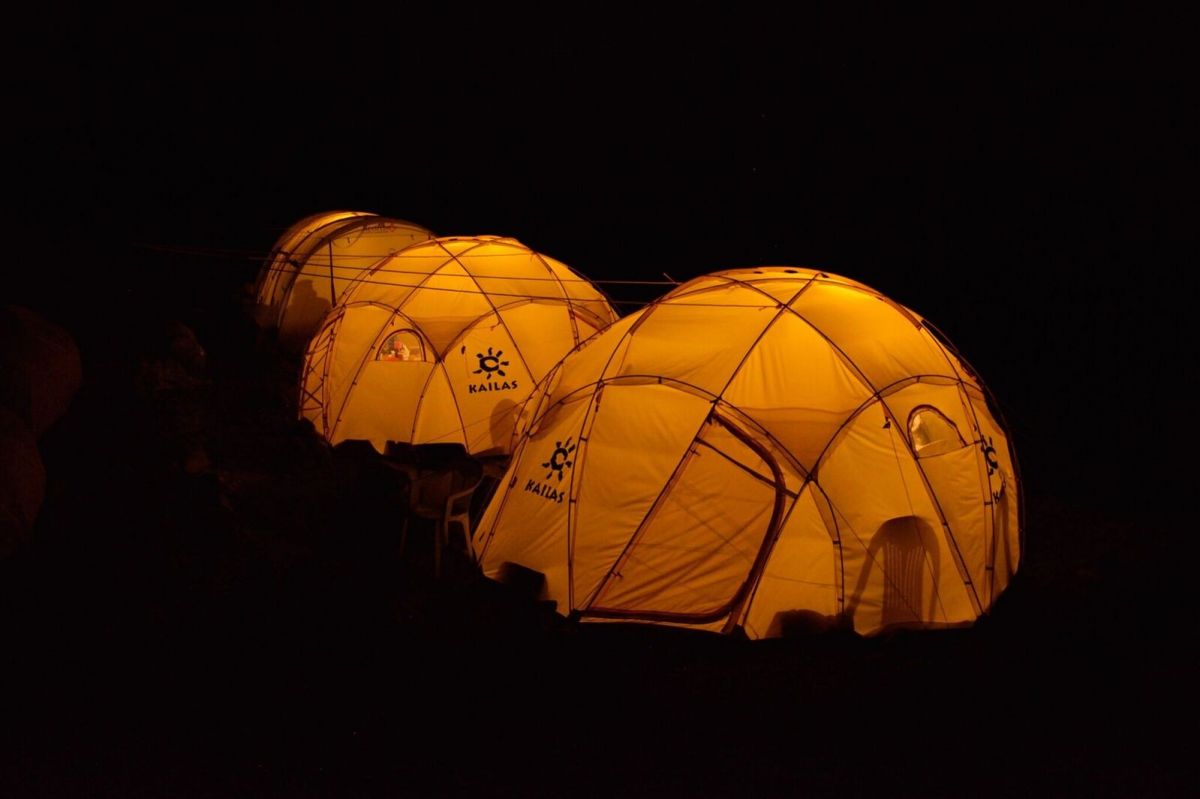 Alibabatrek mount damavand tour climb damavand trek tent in the camp